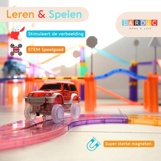Close-up van een rode auto op een magnetische racebaan. Leren & Spelen. Stimuleert de verbeelding. STEM Speelgoed. Super sterke magneten.