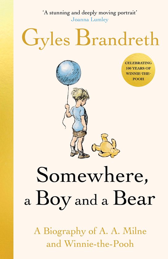 Boekomslag met de titel 'Somewhere, a Boy and a Bear' door Gyles Brandreth. Een jongen met een ballon staat naast een knuffelbeer.