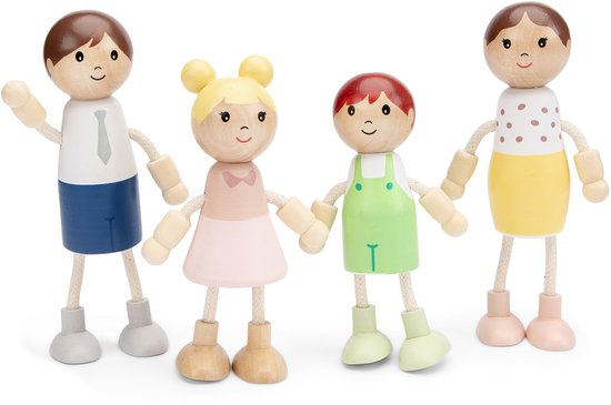 Vier houten familiepoppen: vader, moeder, zoon en dochter staan hand in hand.