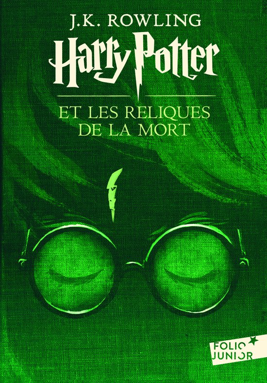 Couverture de livre verte avec le titre Harry Potter et les Reliques de la Mort, illustrant une cicatrice et des lunettes.