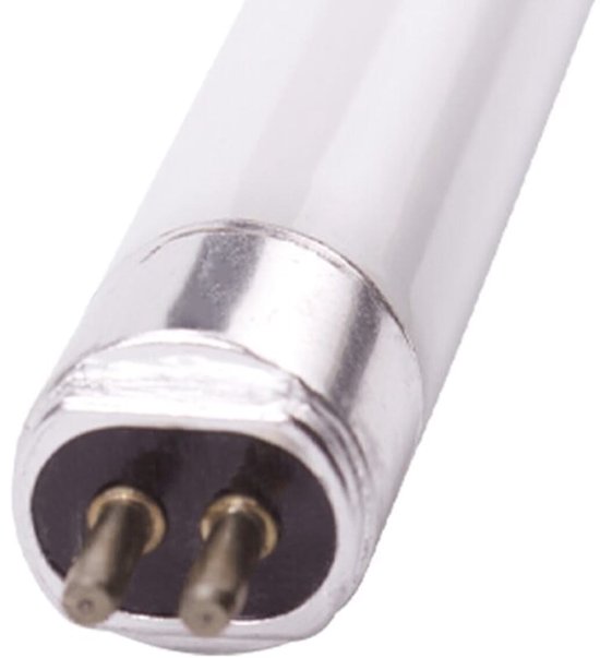 Detail van de G5 fitting van een witte TL-buis met twee metalen pinnen.
