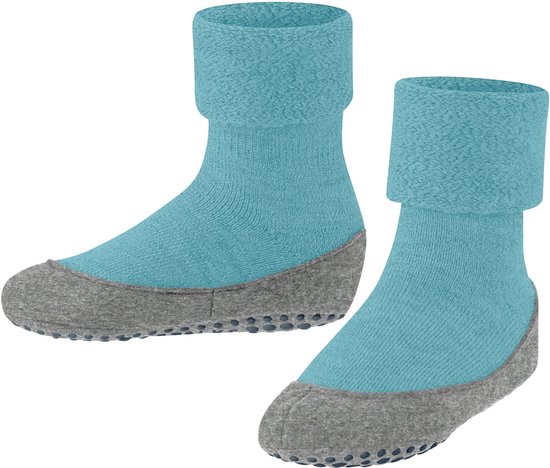 Twee blauwe Falke huissokken met opgerolde boord en grijze zool met noppen.