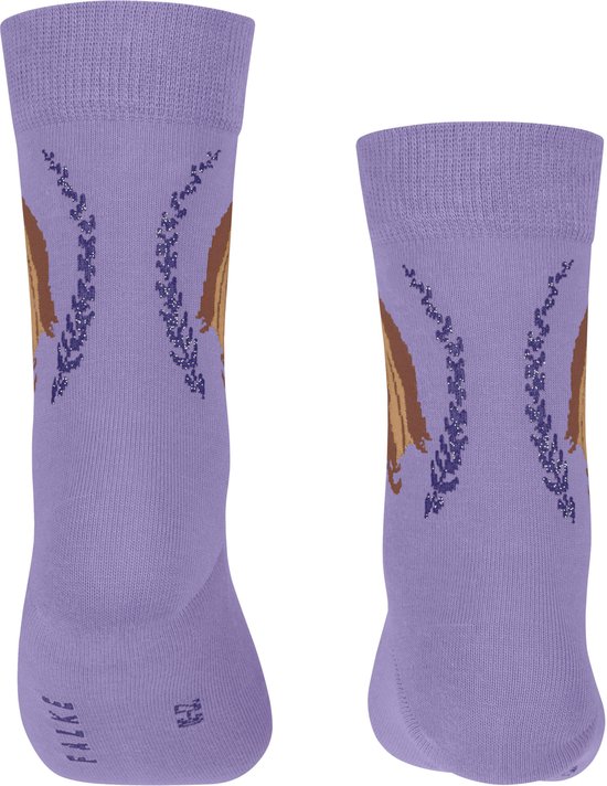 Paarse sokken met een bruine paardenprint en lavendel decoratie.