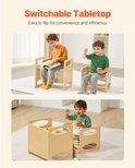 Bovenste foto: twee kinderen lezen en eten aan een naturel houten kinder tafel/stoel set. Onderste foto: een kind zit aan tafel.
