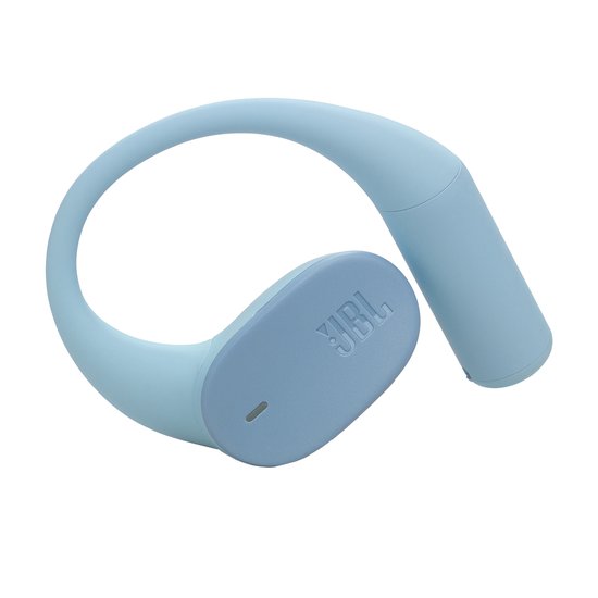 Gedetailleerd zicht op een lichtblauw JBL Sense Lite oortje met oorhaak en JBL logo.
