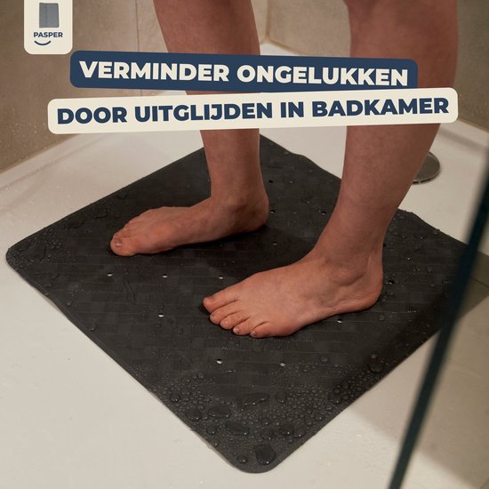 Blote voeten op een grijs douchemat, met tekst 'Verminder ongelukken'.