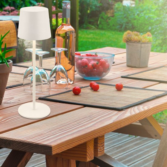 Briloner SUTA - Lampe de table rechargeable - 7670016 - Intensité variable - Fonction tactile - Protection contre les éclaboussures IP44 - Couleur de lumière blanc chaud - Batterie et source lumineuse interchangeables - Ø11 x 33 cm - Blanc vieilli