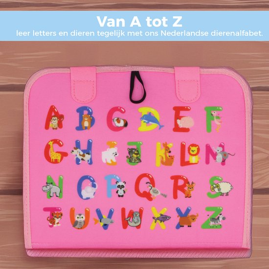 Roze busy board met het Nederlandse alfabet en dierenfiguren bij elke letter.