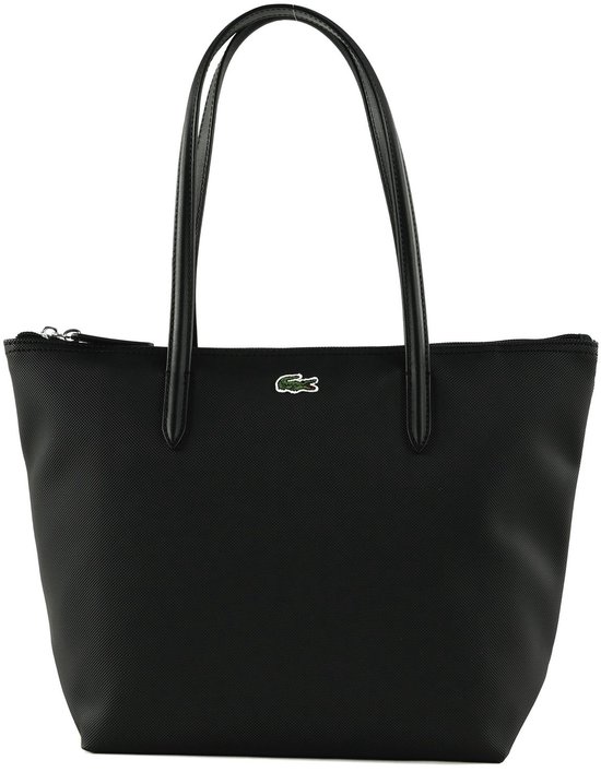 Zwarte shopping bag met twee hengsels en een ritssluiting. Een groen krokodillenlogo is op de voorkant geplaatst.