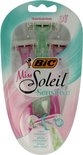 Verpakking met 3 BIC Miss Soleil Sensitive scheermesjes; 2 roze en 1 mintgroen.