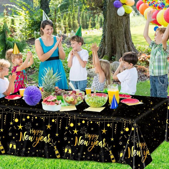 Nieuwjaar Tafeldecoratie - Plastic Tafelkleed Zwart en Goud 2025 - Feestelijke Banner voor Viering - Thuis of Muur Decoraties - Gelukkig Nieuwjaar Festival - 75 karakters.