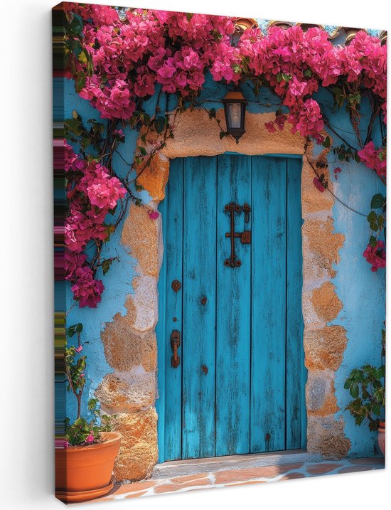 Een blauwe deur met roze bloemen, stenen lijst en een lantaarn. Buitencanvas.