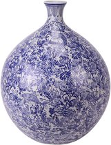 Blauw-wit porseleinen vaas met gedetailleerd patroon van koi-vissen en bloemen, met een brede, ronde body en smalle hals.