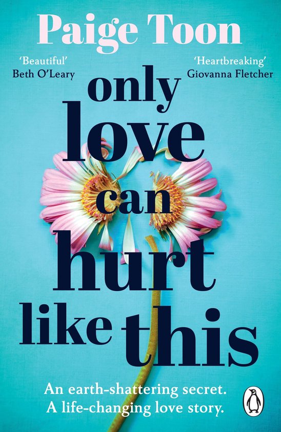 Boek kaft met de titel 'only love can hurt like this' van Paige Toon. Middenin een grote bloem met roze blaadjes en een geel hart.