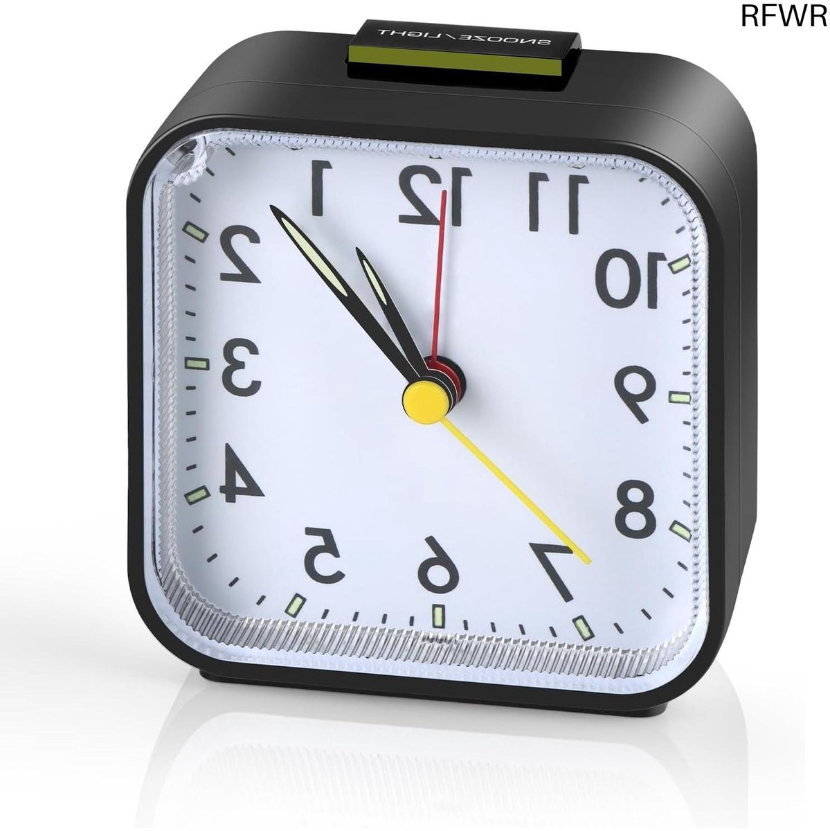RFWR® Analoge wekker met stil alarm en nachtlampje voor slaapkamer, kantoor en reizen
