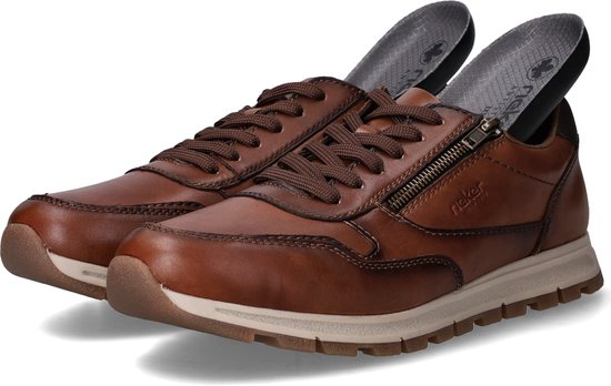 Bruine leren sneakers met veters, ritssluiting en uitneembare zolen.