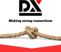 Zilveren karabijnhaak met het logo van DX "Making strong connections"
