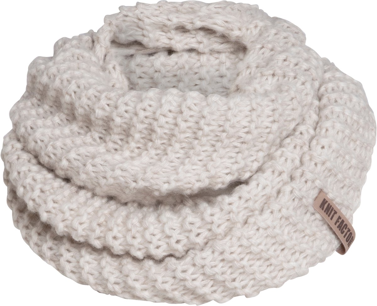 Knit Factory Alex Gebreide Colsjaal - Ronde Sjaal - Grof gebreid - Warme Wintersjaal - Nekwarmer - Wollen Sjaal - Beige colsjaal - Dames sjaal - Heren sjaal - Unisex - Beige - One Size