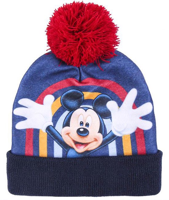 Blauwe muts met Mickey Mouse op de voorkant. De muts heeft een regenboog, Mickey met wapperende handen en rode pompon.