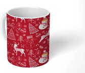 Mok - Koffiemok - Kerst - Rood - Sneeuwpop - Kerstboom - Rendier - Mokken - 350 ML - Beker - Koffiemokken - Theemok - Kerstmok - Kerstkadootjes - Kerstkado vrouw en man - Kerstcadeautjes klein - Kerstbeker