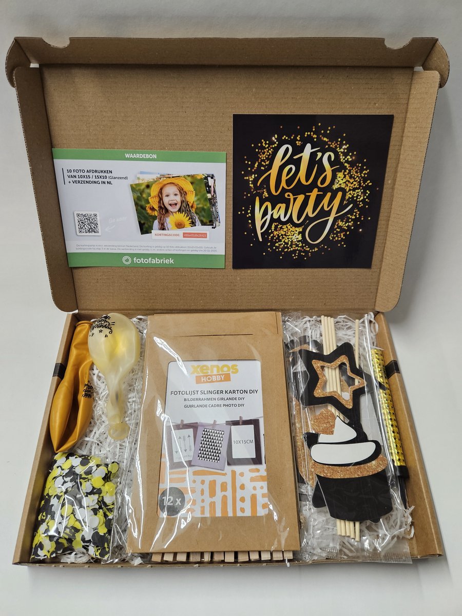 Foto Pret Pakket - Let's Party met fotocadeaubon, mystery card met persoonlijke (video)boodschap en vele foto-feestartikelen | Verjaardag | Jubileum | Zomaar
