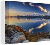 Canvas Schilderij Zonsondergang aan de kust van het fjord - 120x90 cm - Wanddecoratie