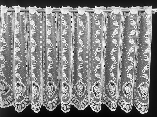 Wit kant vitrage met bloemenpatroon, 60 cm hoog.