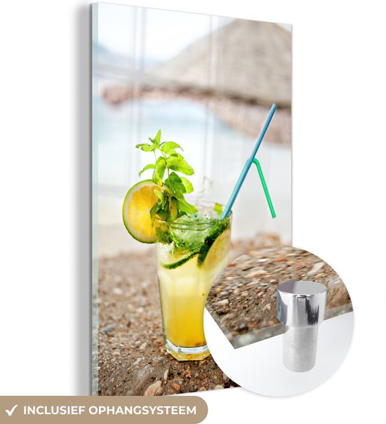 Glasschilderij - Gele mojito cocktail op het strand - Plexiglas Schilderijen