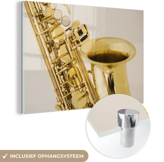 MuchoWow® Glasschilderij 30x20 cm - Schilderij acrylglas - Close-up van een gouden saxofoon - Foto op glas - Schilderijen