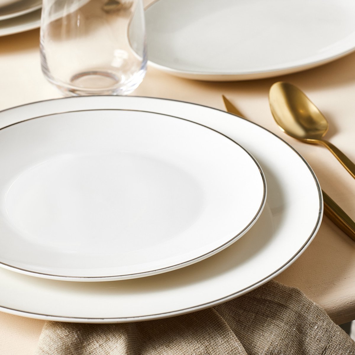 Karaca Lexi Platin Service De Table 56 Pièces Pour 12 Personnes Service De  Vaisselle Pour 6 Personnes Avec Tasse Service De Table En Porcelaine :  : Cuisine et Maison