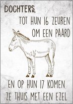 Spreukenbordje: Dochters, tot hun 16 willen ze een paard. Om hun 17 komen ze thuis met een ezel! | Houten Tekstbord