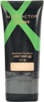 Bol.com Max Factor Xperience Weightless Foundation - 40 Light Ivory aanbieding