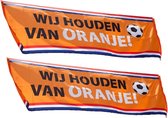 2x stuks oranje Holland thema straat vlag van 74 x 220 cm met print: wij houden van oranje - Fans supporters feestartikelen/versieringen