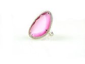 ring in zilver gerodieerd gezet met roze steen en cubic zirconia model druppel