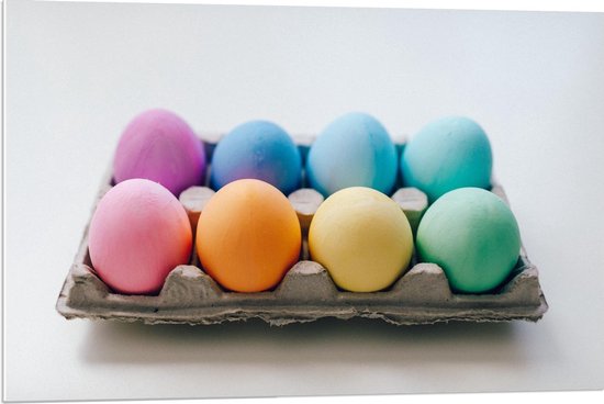 Forex - Gekleurde Eieren in Eierdoos - 90x60cm Foto op Forex