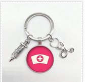 Akyol - Zuster verpleegkundige Sleutelhanger - Zuster - verpleegster - Nurse - Leuke kado voor een verpleegster - 2,5 x 2,5 CM