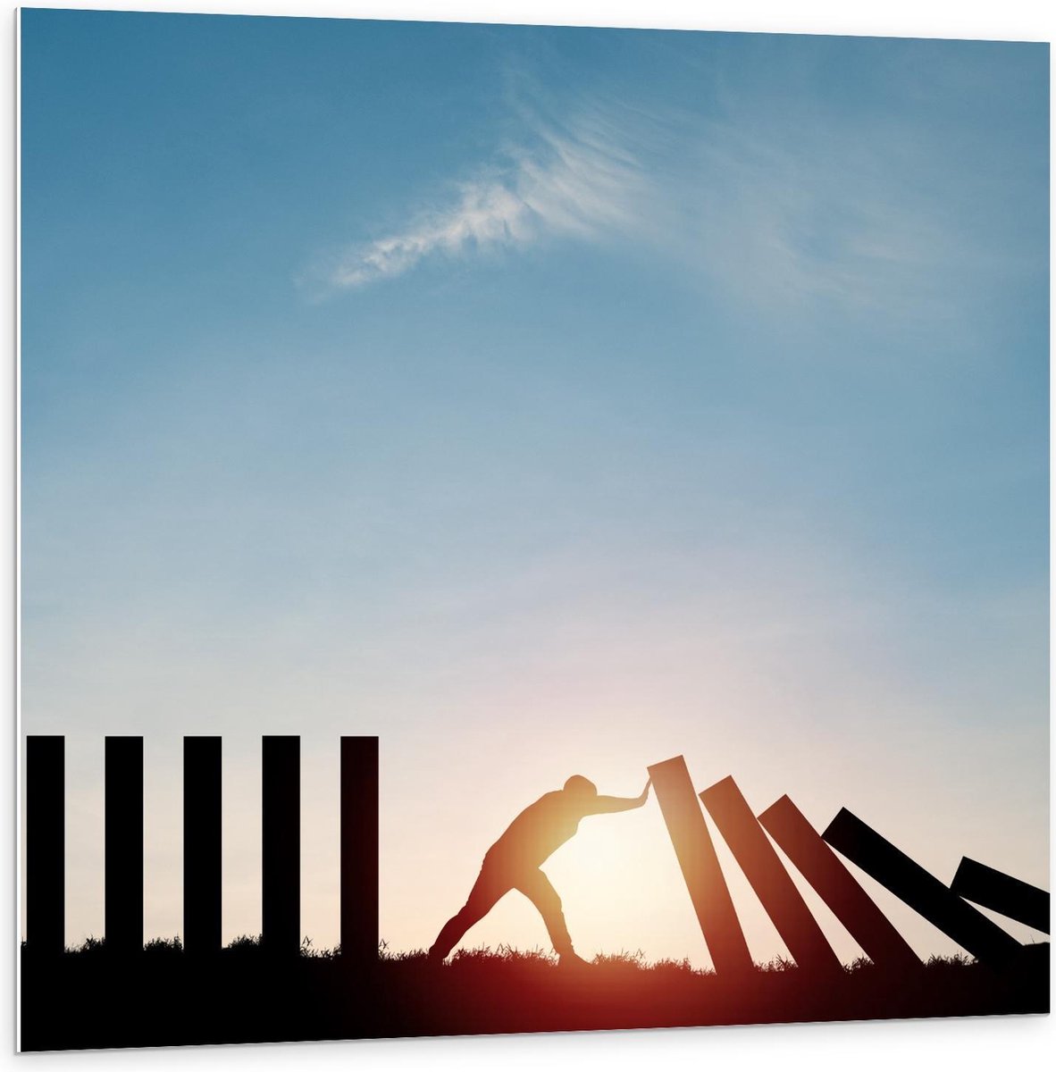 Forex - Persoon duwend tegen Palen - 100x100cm Foto op Forex