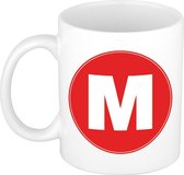 Mok / beker met de letter M rode bedrukking voor het maken van een naam / woord - koffiebeker / koffiemok - namen beker
