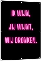 Tuinposter – Tekst: ''Ik Wijn, Jij Wijnt, WIj dronken'' Neon Letters Roze/Zwart - 100x150cm Foto op Tuinposter  (wanddecoratie voor buiten en binnen)