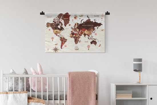 Tapisserie Cartes du mondeIllustrations de Noël - Wereldkaart avec noms de pays et diverses illustrations aux couleurs rouge foncé et marron Tapisserie coton 90x60 cm - Tapisserie avec photo