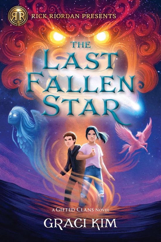 Boekomslag 'The Last Fallen Star' met twee kinderen, een geest en een gevleugeld paard tegen een vurige achtergrond met sterren en de titel.