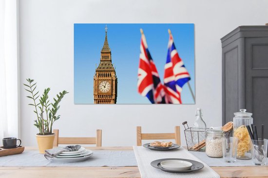 Canvas schilderij 120x80 cm - Wanddecoratie De Big Ben en twee Britse vlaggen in Londen - Muurdecoratie woonkamer - Slaapkamer decoratie - Kamer accessoires - Schilderijen op canvas