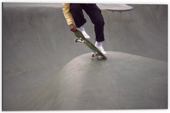 Dibond - Skateboarder op Baan - 60x40cm Foto op Aluminium (Met Ophangsysteem)