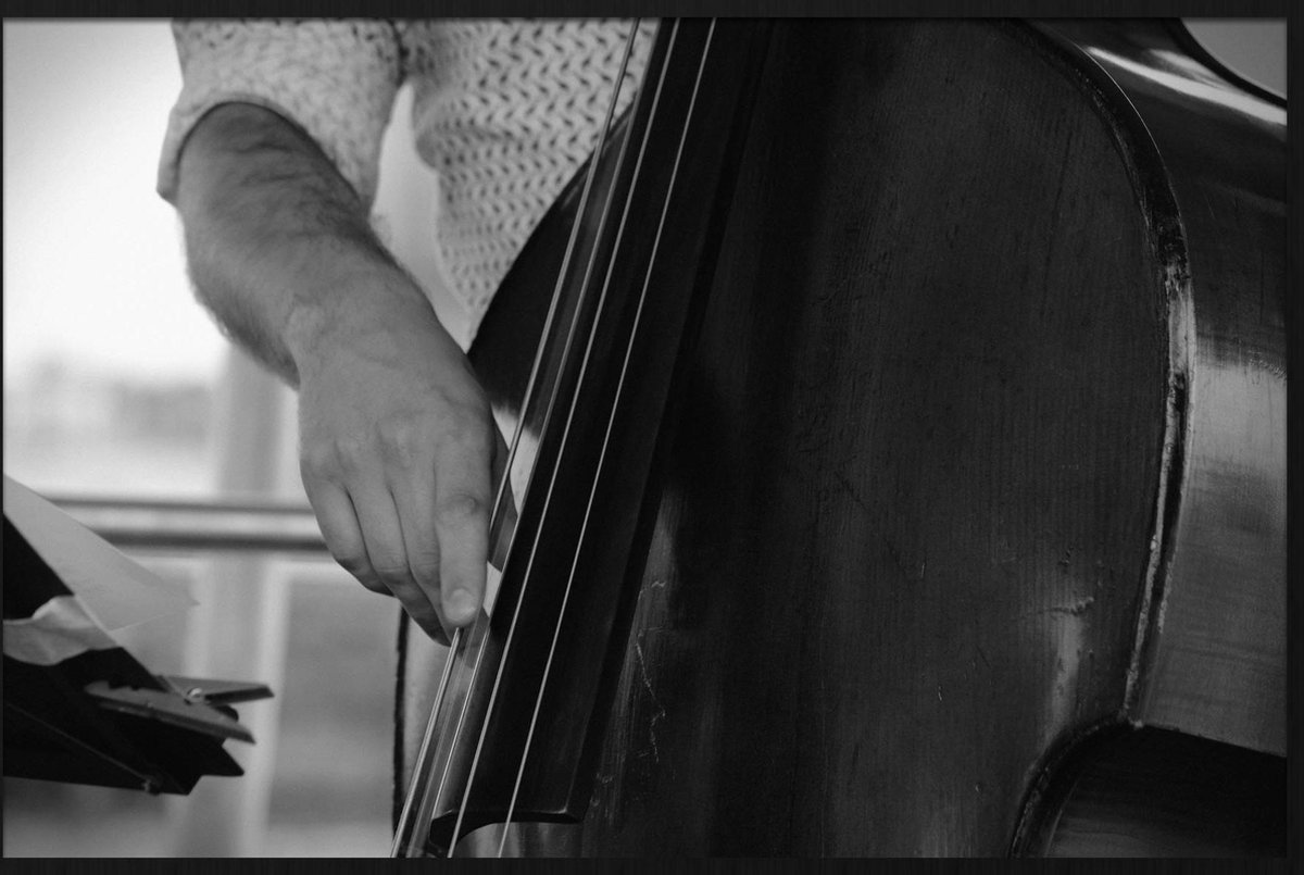 Schilderij - cellist - Collectie music - Forex met zwarte lijst - 148x98cm