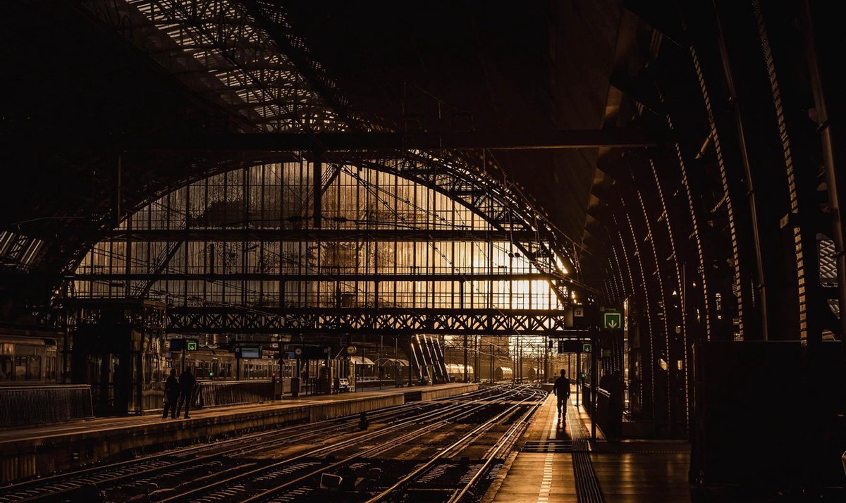 Schilderij - station  - Collectie Travel stories - RVS - 118x70cm