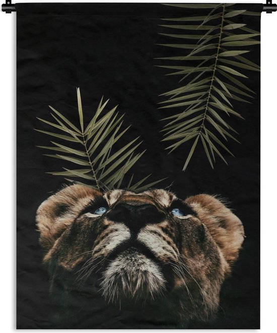 Wandkleed TijgerKerst illustraties - Tijger kijkt omhoog en staat tegen een zwarte achtergrond Wandkleed katoen 60x80 cm - Wandtapijt met foto