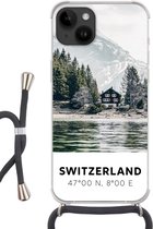 Geschikt voorApple Iphone 14 - Crossbody Case - Zwitserland - Berg - Chalet - Siliconen - Crossbody - Backcover met Koord - Telefoonhoesje met koord - Hoesje met touw