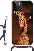 Geschikt voorApple Iphone 14 Pro Max - Crossbody Case - Giraffe - Kalf - Portret - Siliconen - Crossbody - Backcover met Koord - Telefoonhoesje met koord - Hoesje met touw