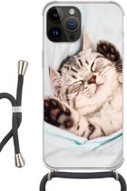 Geschikt voorApple Iphone 14 Pro Max - Crossbody Case - Kitten - Bed - Poten - Meisjes - Kinderen - Jongens - Kind - Siliconen - Crossbody - Backcover met Koord - Telefoonhoesje met koord - Hoesje met touw