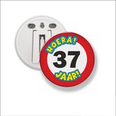 Button Met Clip 58 MM - Hoera 37 Jaar